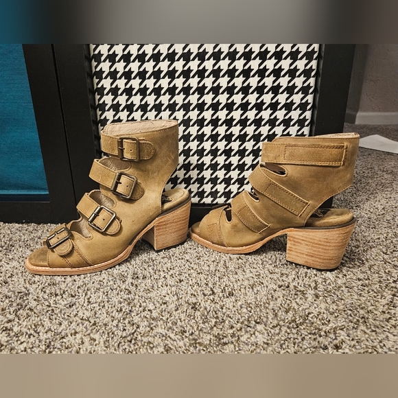 Freebird by Steven - Quail in Tan Size 6 - Picture 3 of 6